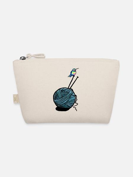 Bunter Kolibri auf Garnknäuel mit Stricknadeln - Bio-Täschchen - Natur - Vorne