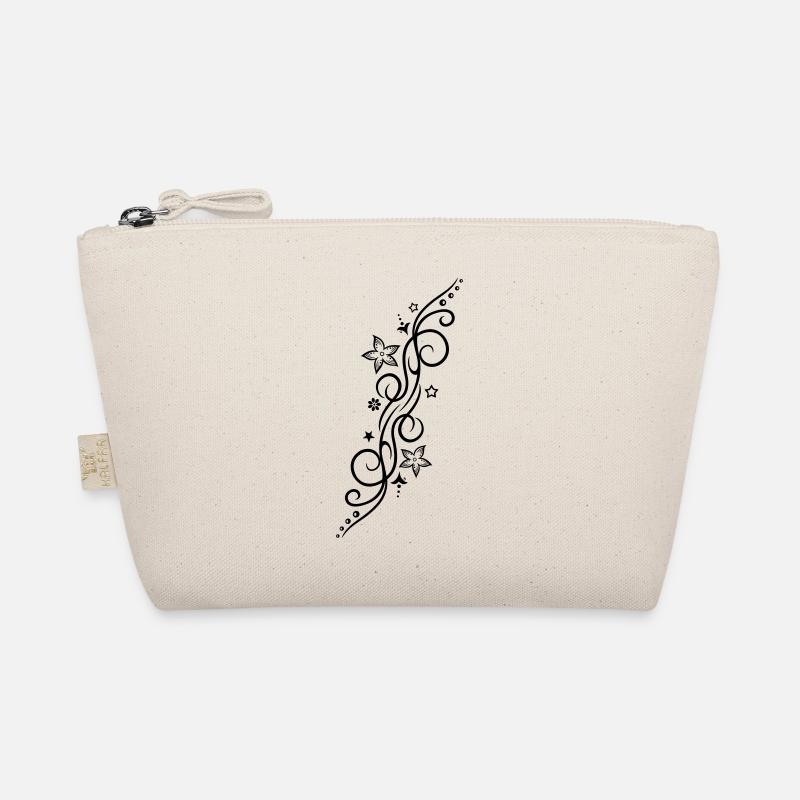 Tatouage avec des fleurs et des étoiles. Trousse biologique
