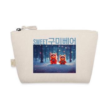 Mignons ours en gomme rouges mignons dans la neige - Trousse biologique - nature - Devant