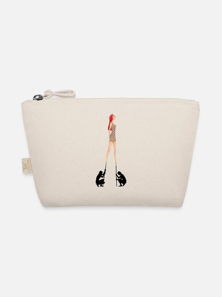 Femme échasse Jambes tenant le surréalisme - Trousse biologique - nature - Devant