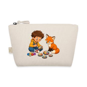 Junge bemalt bunte Steine mit neugierigem Fuchs - Bio-Täschchen - Natur - Vorne