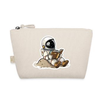 Astronaut comfortably on a planet and reading - Organic Pouch - nature - Front