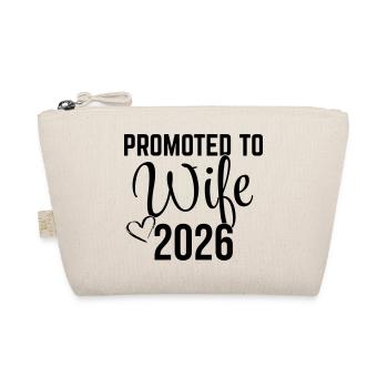 Promoted to Wife 2026 – Ehefrau 2026 Design - Bio-Täschchen - Natur - Vorne