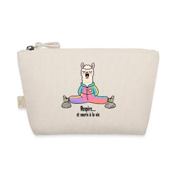 Lama Arcenciel en position zen yoga - Trousse biologique - nature - Devant