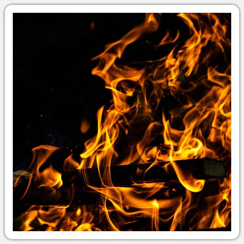 Loderndes Feuer in der Nacht Sticker Größe S (10 x 10 cm)