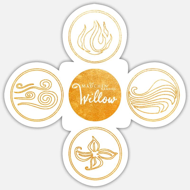 "Ein Mädchen Namens Willow" Logo Und Vier Elemente - Sticker Größe S (10 x 10 cm) - Mattweiß