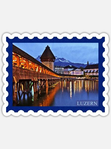 Luzern Holzbrücke Nachtstimmung - Sticker størrelse S (10 x 10 cm) - mat hvid