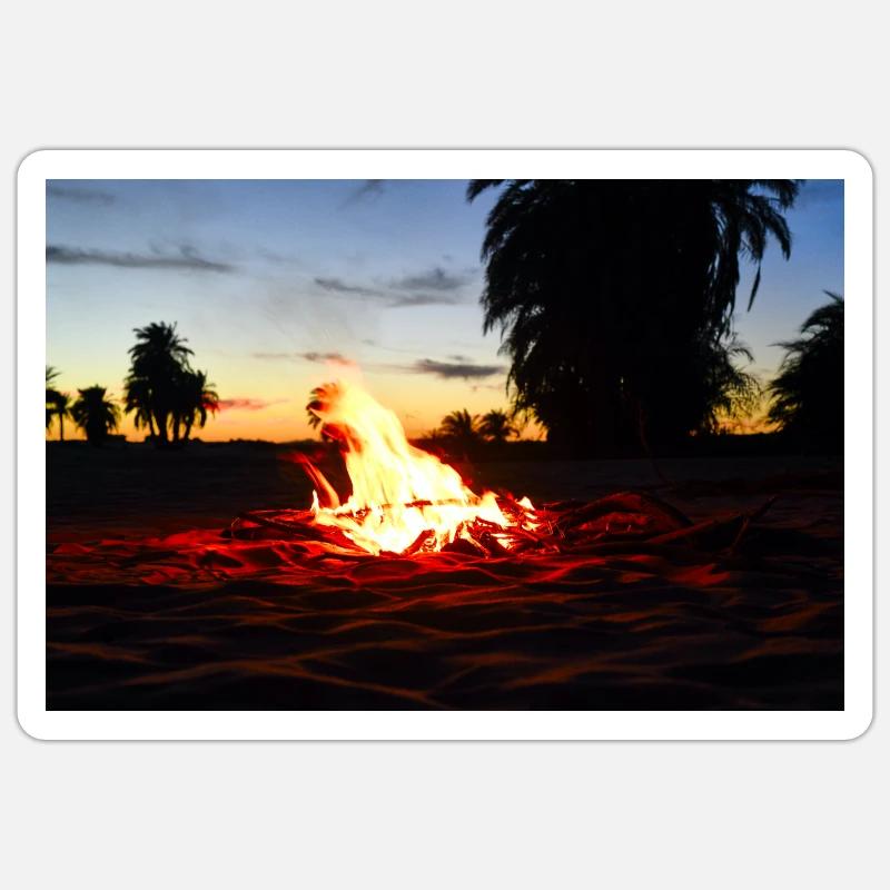 Feu de camp dans l’ Sticker taille S (10 x 10 cm)
