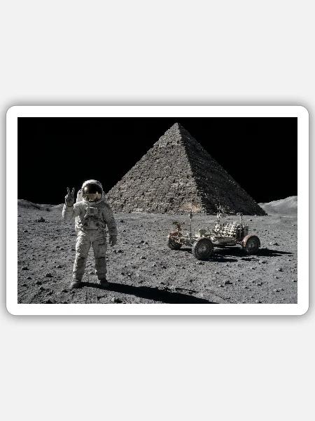 Begegnung mit der Mondpyramide - Sticker Größe S (10 x 10 cm) - Mattweiß