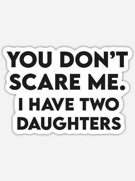 Du machst mir keine Angst, ich habe zwei Töchter - Sticker Größe S (10 x 10 cm) - Mattweiß