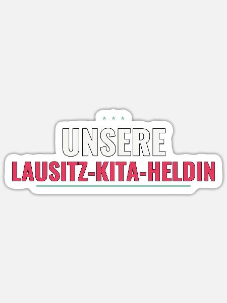 Unsere Lausitz‑Kita‑Heldin – Abschiedsgeschenk - Sticker Größe S (10 x 10 cm) - Mattweiß