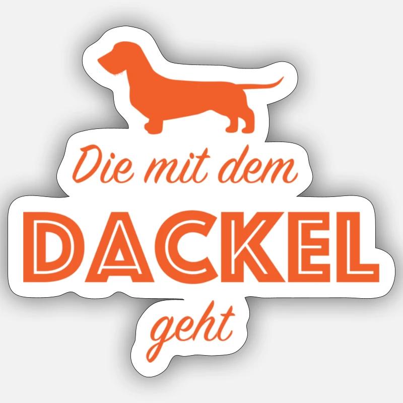 Die mit dem Dackel geht... Sticker Größe S (10 x 10 cm)