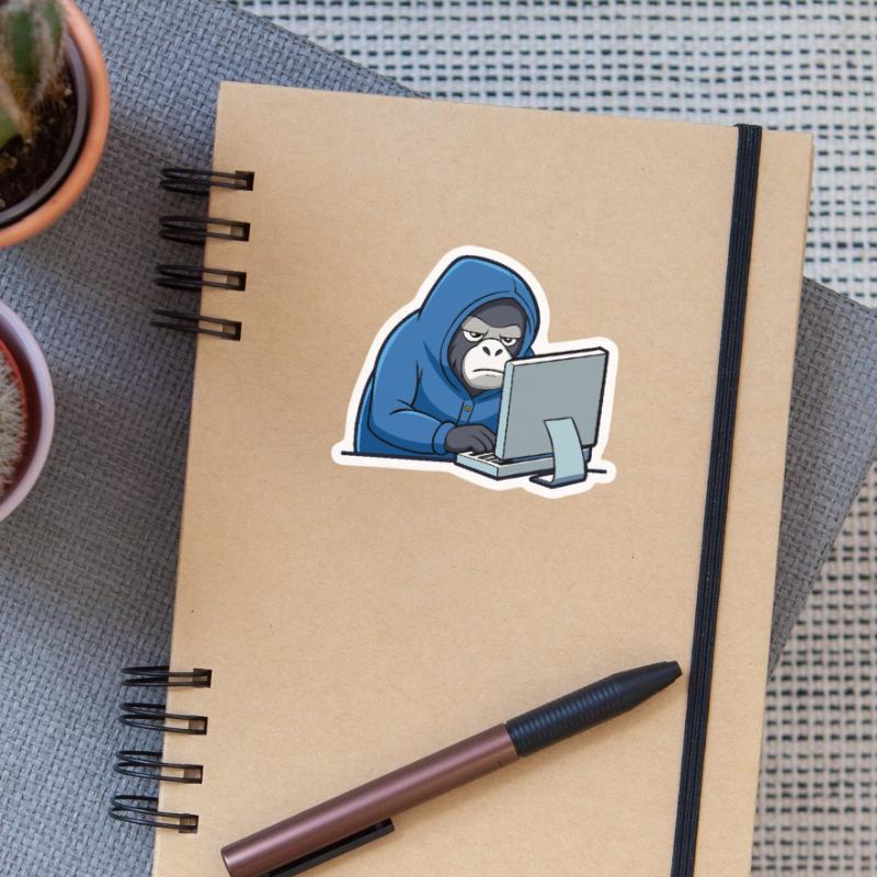 Mignon gorille hacker en sweat à capuche devant le PC Sticker taille S (10 x 10 cm)