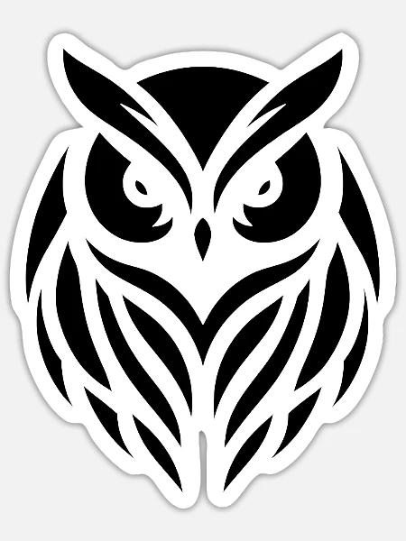 Weise Waldeule: Silhouettenkunst des Waldkauzes - Sticker Größe S (10 x 10 cm) - Mattweiß