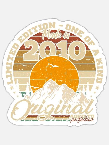 Made in 2010 Geburtstagsgeschenk 2010 Retro 2010 - Sticker Größe S (10 x 10 cm) - Mattweiß