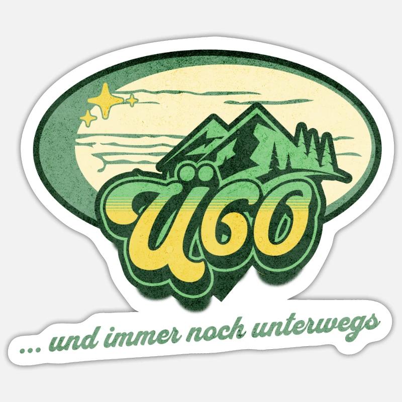 Plus de 50 et ça monte, plus de 50 randonnée Sticker taille S (10 x 10 cm)