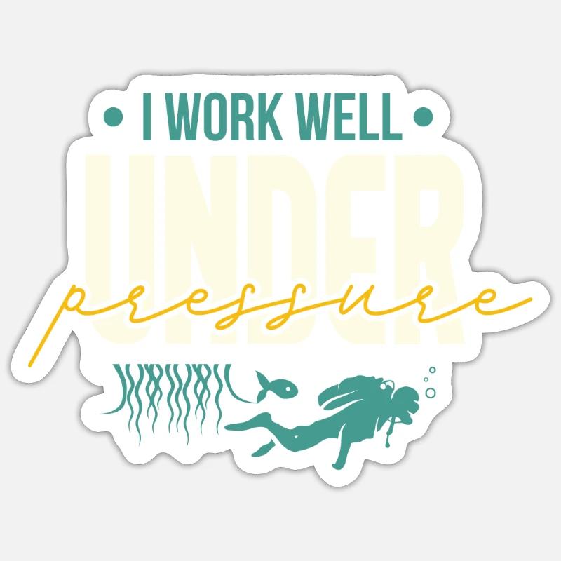 I Work Well Under Pressure Scuba Diving - Sticker taille S (10 x 10 cm) - blanc mat