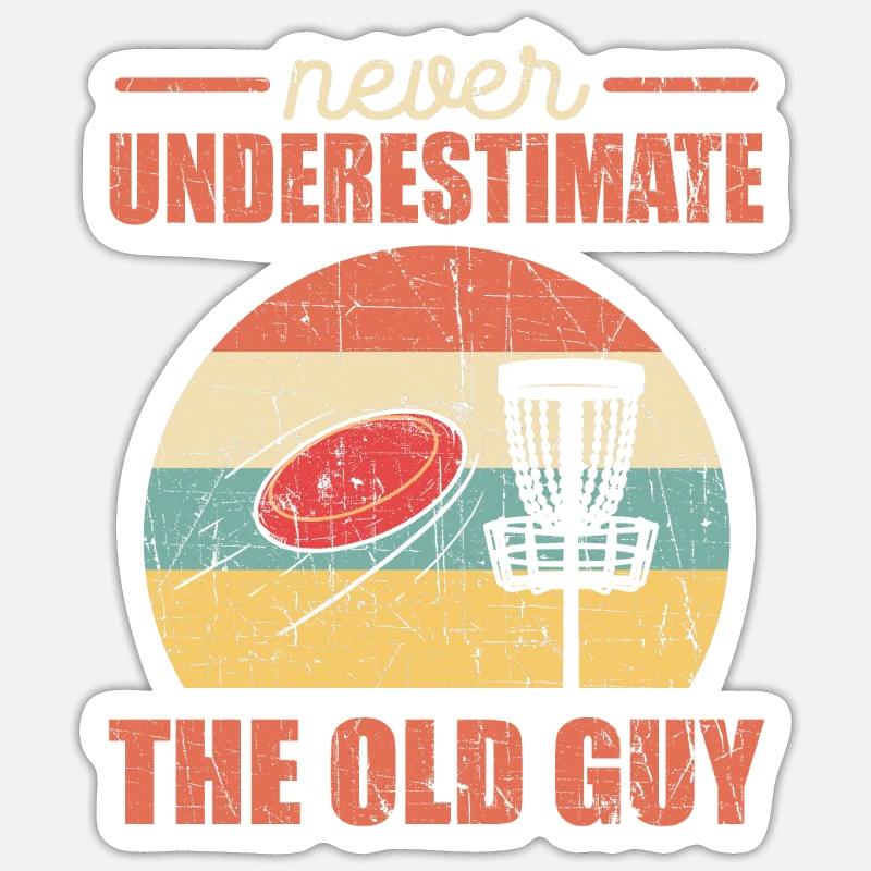 Never Underestimate The Old Guy. Disc Golf Sticker Größe S (10 x 10 cm)