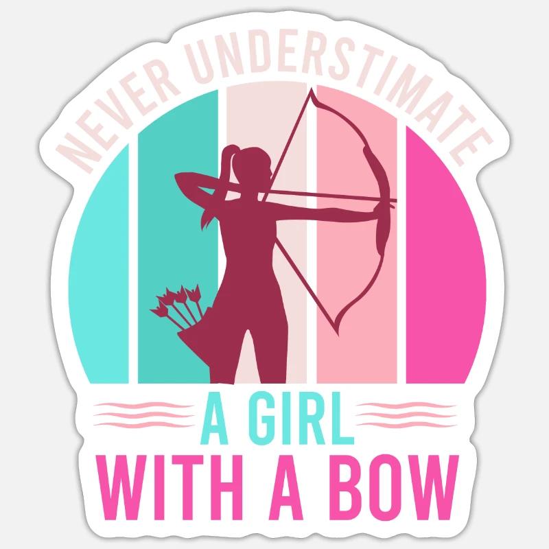 Unterschätze nie ein Mädchen mit Bogen Pfeil Bogen Sticker Größe S (10 x 10 cm)