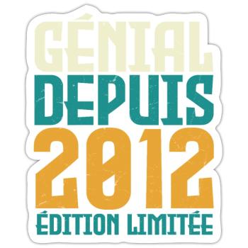 Génial depuis 2012 - Sticker taille S (10 x 10 cm) - blanc mat - Devant