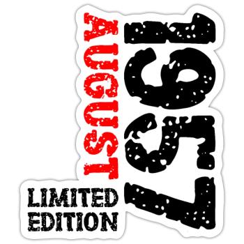 1957 August Limited Edition 66. Geburtstag Outfit - Sticker Größe S (10 x 10 cm) - Mattweiß - Vorne