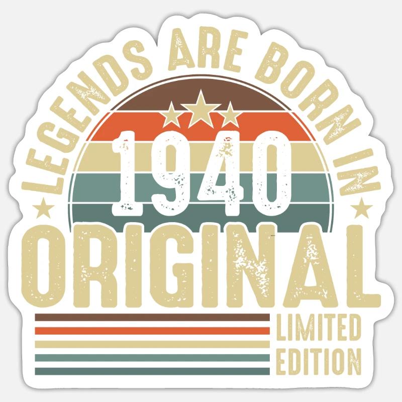 1940 - Ein legendäres Erbe - Sticker Größe S (10 x 10 cm) - Mattweiß