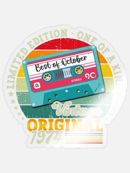 49. Geburtstag Retro Kassette Best of Oktober 1974 - Sticker Größe S (10 x 10 cm) - Transparent glänzend