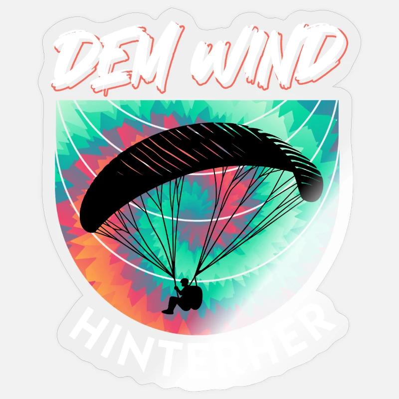 Gleitschirmflieger DEM WIND HINTERHER Lustig - Sticker Größe S (10 x 10 cm) - Transparent glänzend
