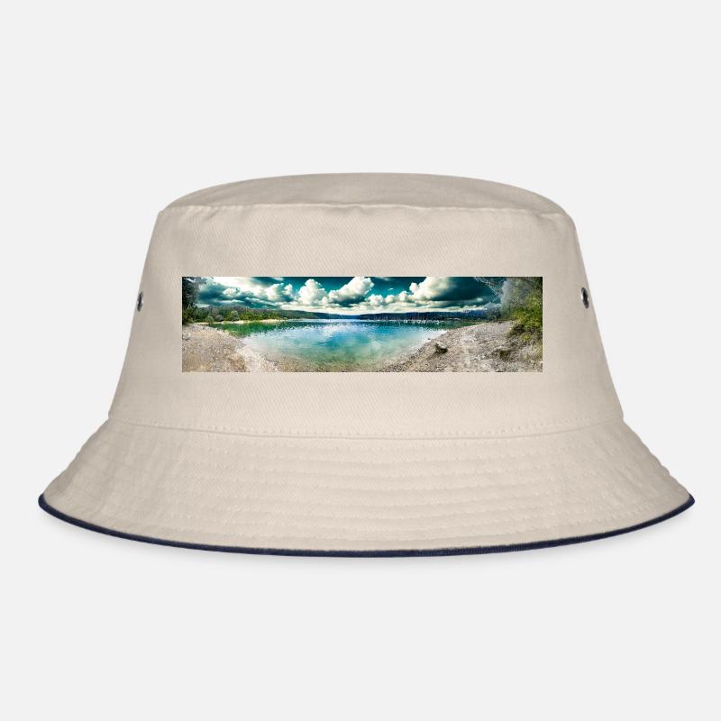 Panoramablick auf den Bergsee Bucket Hat
