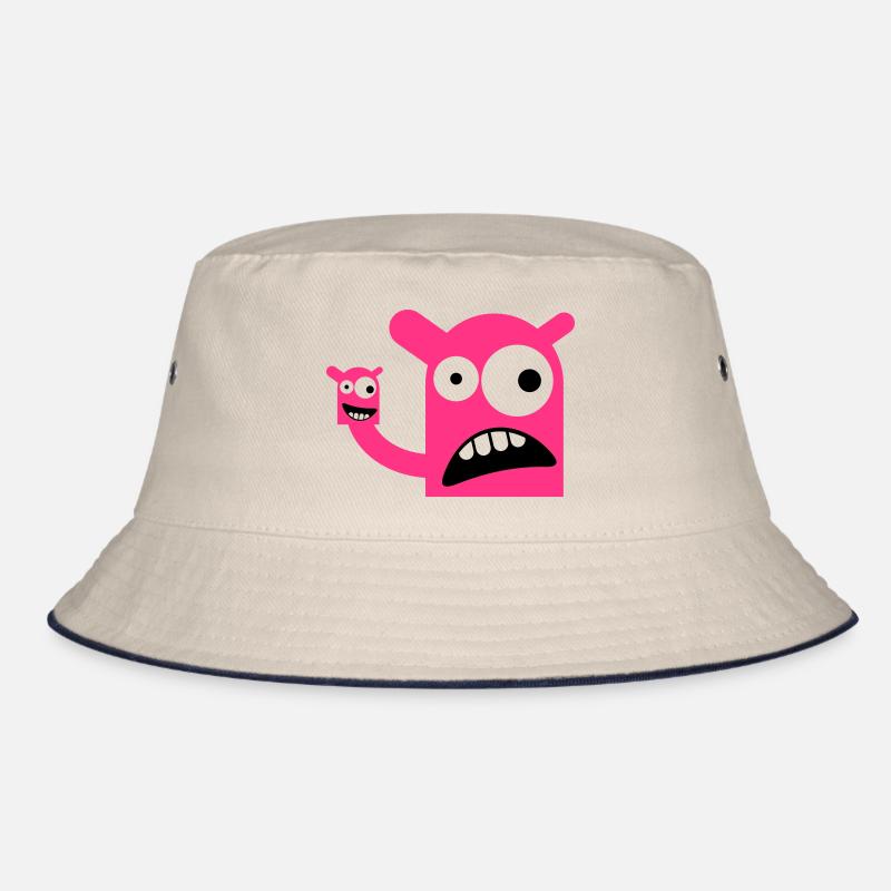 Ein Monster mit einer Monster-Puppe Bucket Hat