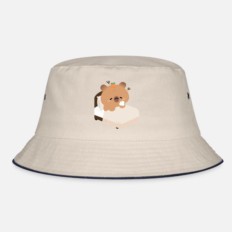 Schläfrige Kapybara im gemütlichen Bett Bucket Hat