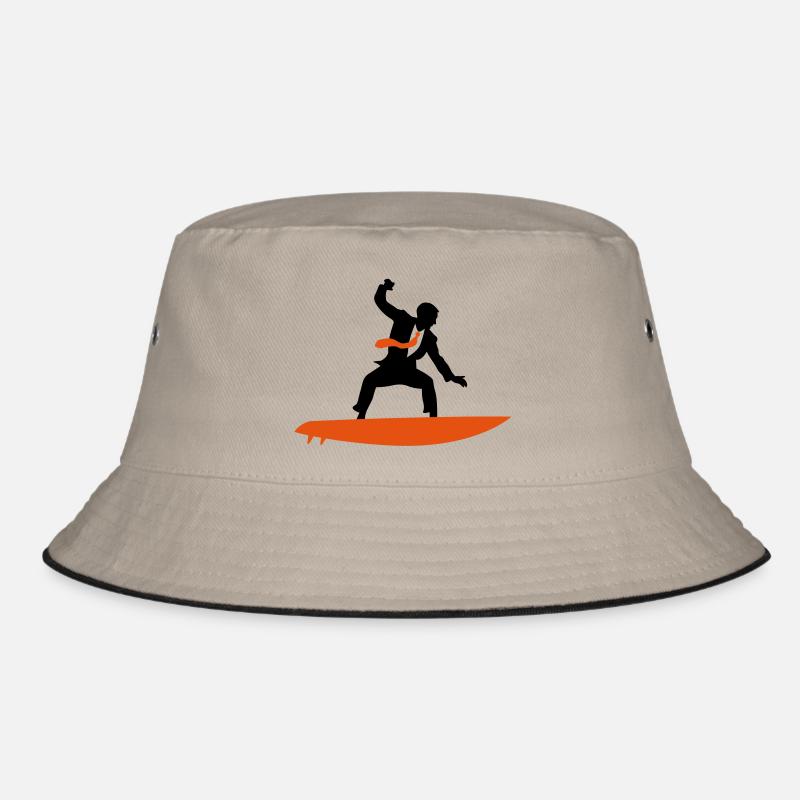 Ein Manager surft im Büro Bucket Hat