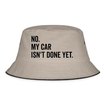 Nein, mein Auto ist noch nicht fertig - Bucket Hat - Khaki/Schwarz - Vorne