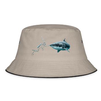 Scuba Diver Booping a Great White Shark  - Bucket Hat - Khaki/Schwarz - Vorne