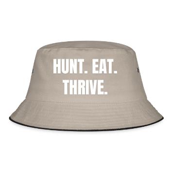 HUNT. EAT. THRIVE. Carnivore Jäger & Steakliebfans - Bucket Hat - Khaki/Schwarz - Vorne