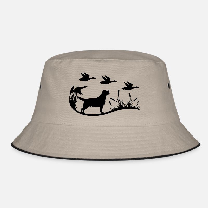 Labrador mit Schilf und Enten Bucket Hat