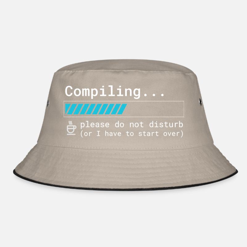 Lustiges Programmierer T-Shirt - Compiling Please - Bucket Hat - Khaki/Schwarz