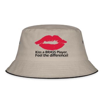 Kiss a brass player - Bucket Hat - Khaki/Schwarz - Vorne