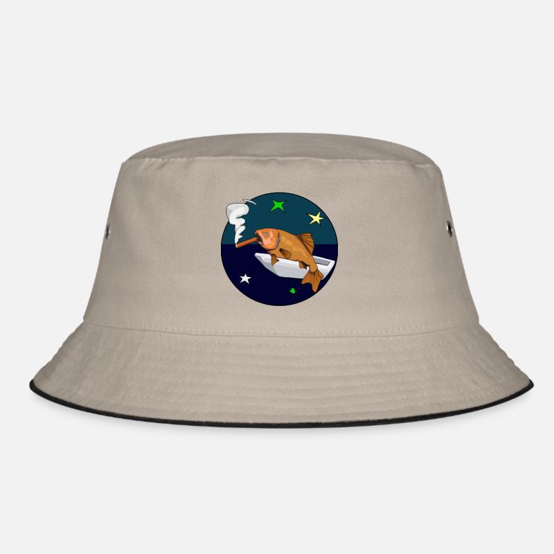 Fisch mit einer Zigarre im Weltraum. Bucket Hat