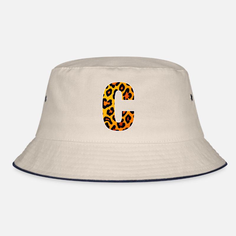 Leopard_Buchstabenmuster_ _C Bob