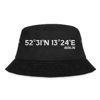 Berlin Koordinaten Souvenir - Bucket Hat - Schwarz - Vorne - Lela (165cm)