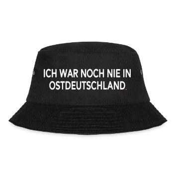 Ich war noch nie in Ostdeutschland - Bucket Hat - Schwarz - Vorne - Lela (165cm)