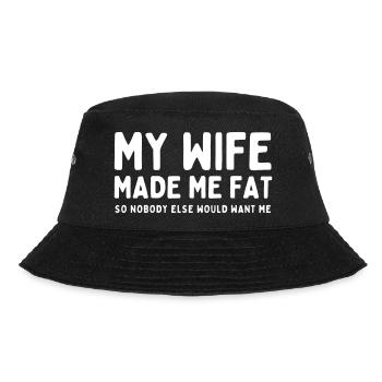 Meine Frau hat mich fett gemacht - Bucket Hat - Schwarz - Vorne - Lela (165cm)