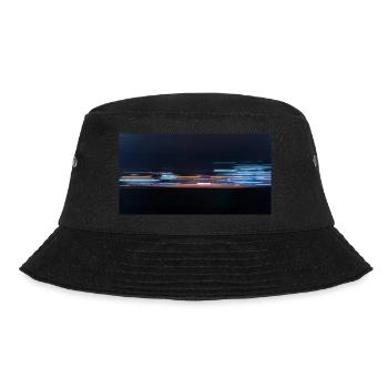 Nachts auf der Autobahn in Berlin - Bucket Hat - Schwarz - Vorne - Lela (165cm)