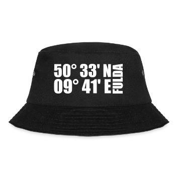 Fulda Koordinaten - Bucket Hat - Schwarz - Vorne - Lela (165cm)