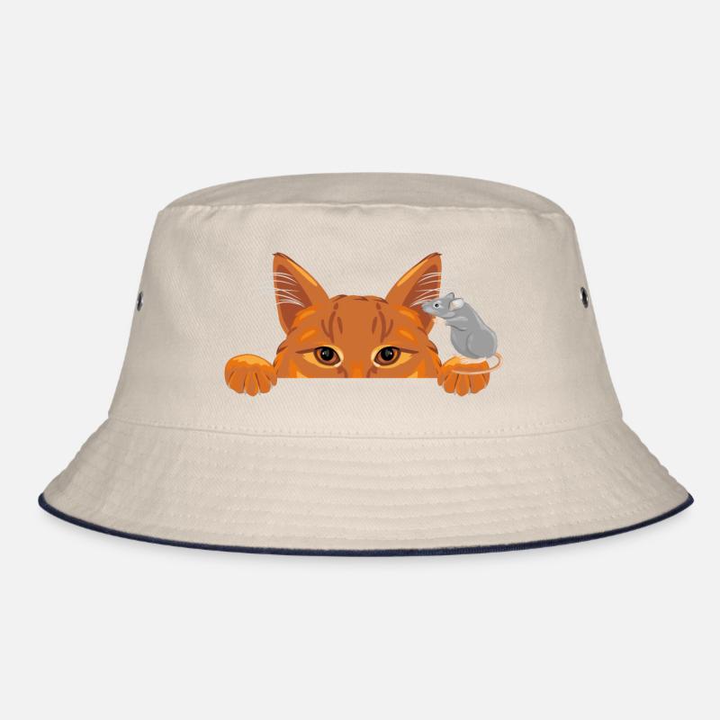 Une souris raconte des secrets à un chat roux Bob
