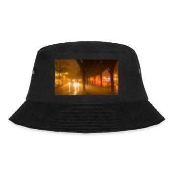 Hochbahn am nebligen Abend - Bucket Hat - Schwarz - Vorne - Lela (165cm)