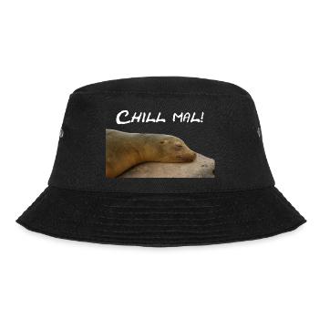 Robbe Chillt auf Stein - Bucket Hat - Schwarz - Vorne - Lela (165cm)