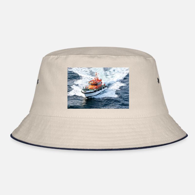 Bild eines Lotsenbootes in Aktion Bucket Hat