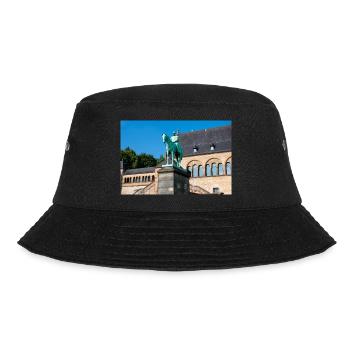 Reiterstandbild Wilhelms I. in der Kaiserpfalz - Bucket Hat - Schwarz - Vorne - Lela (165cm)